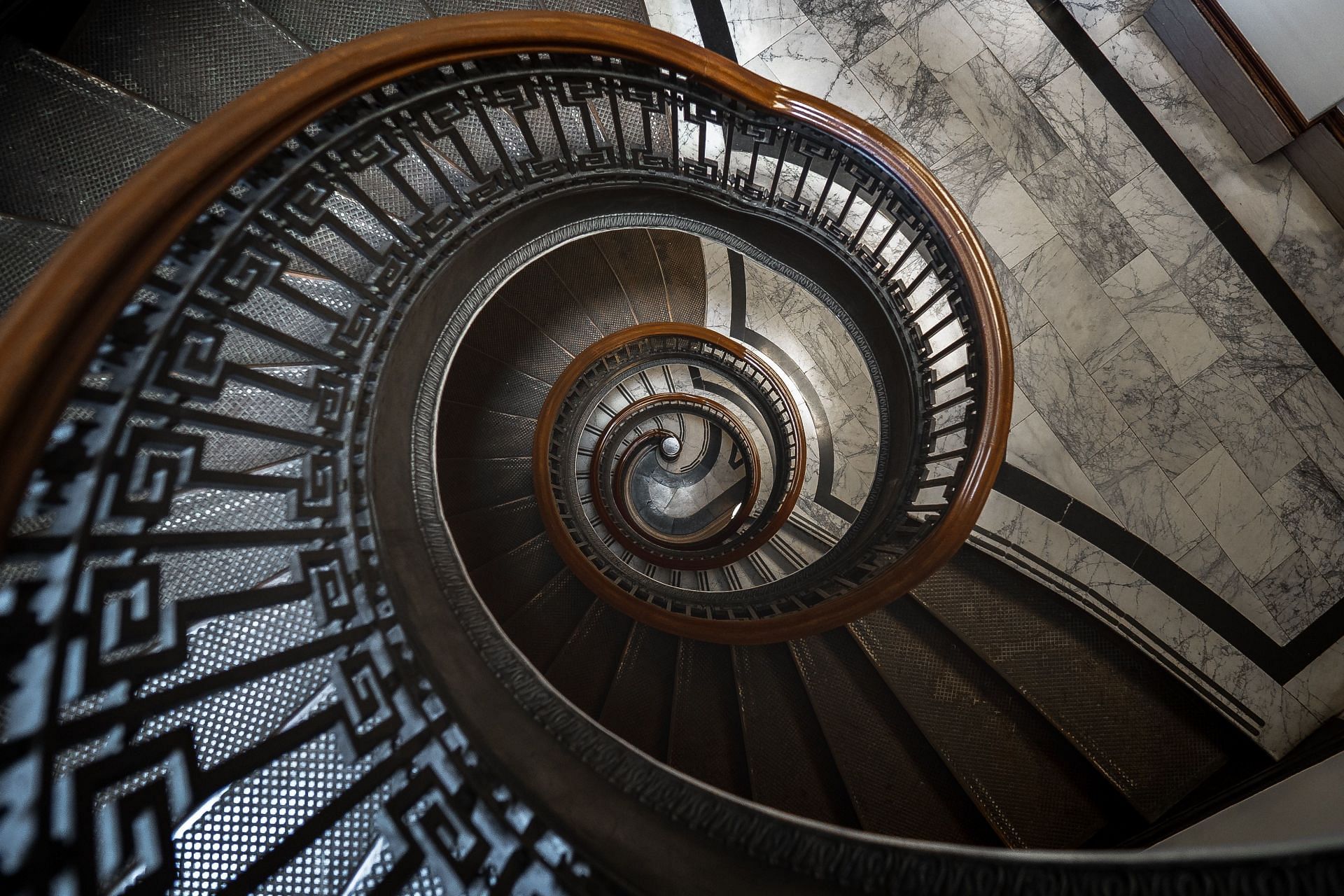 Vertigo may feel like spinning surroundings. (Image via Unsplash/ Brannon Naito)